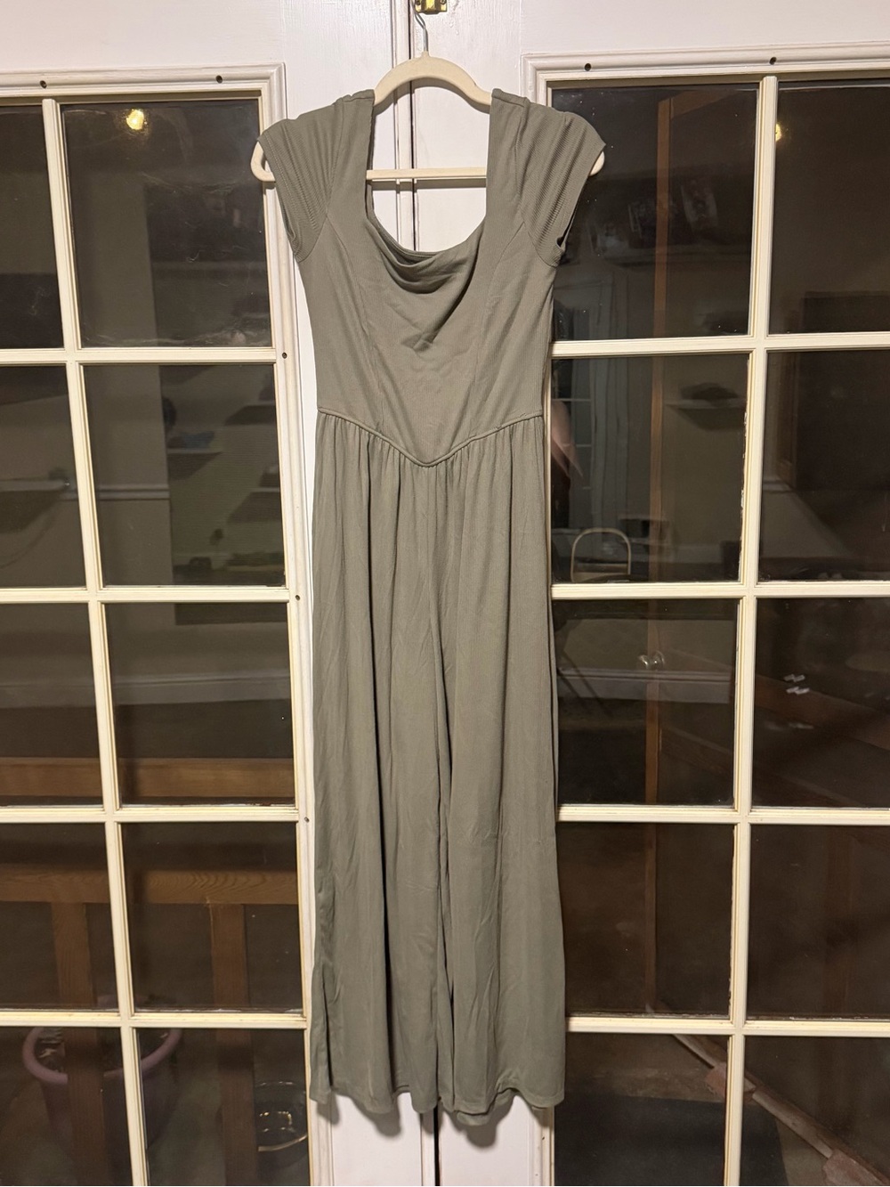 Women's Wide Leg Jumpsuit in Sage Green size M No Comment
